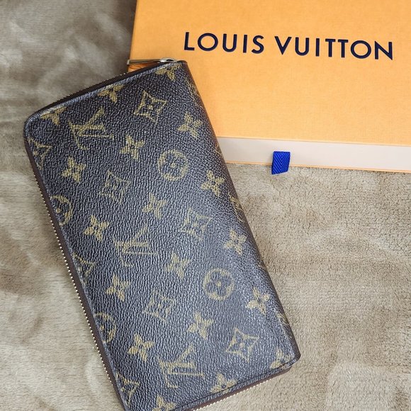 Louis Vuitton Handbags - Louis Vuitton Monogram Large Wallet, Authtentic